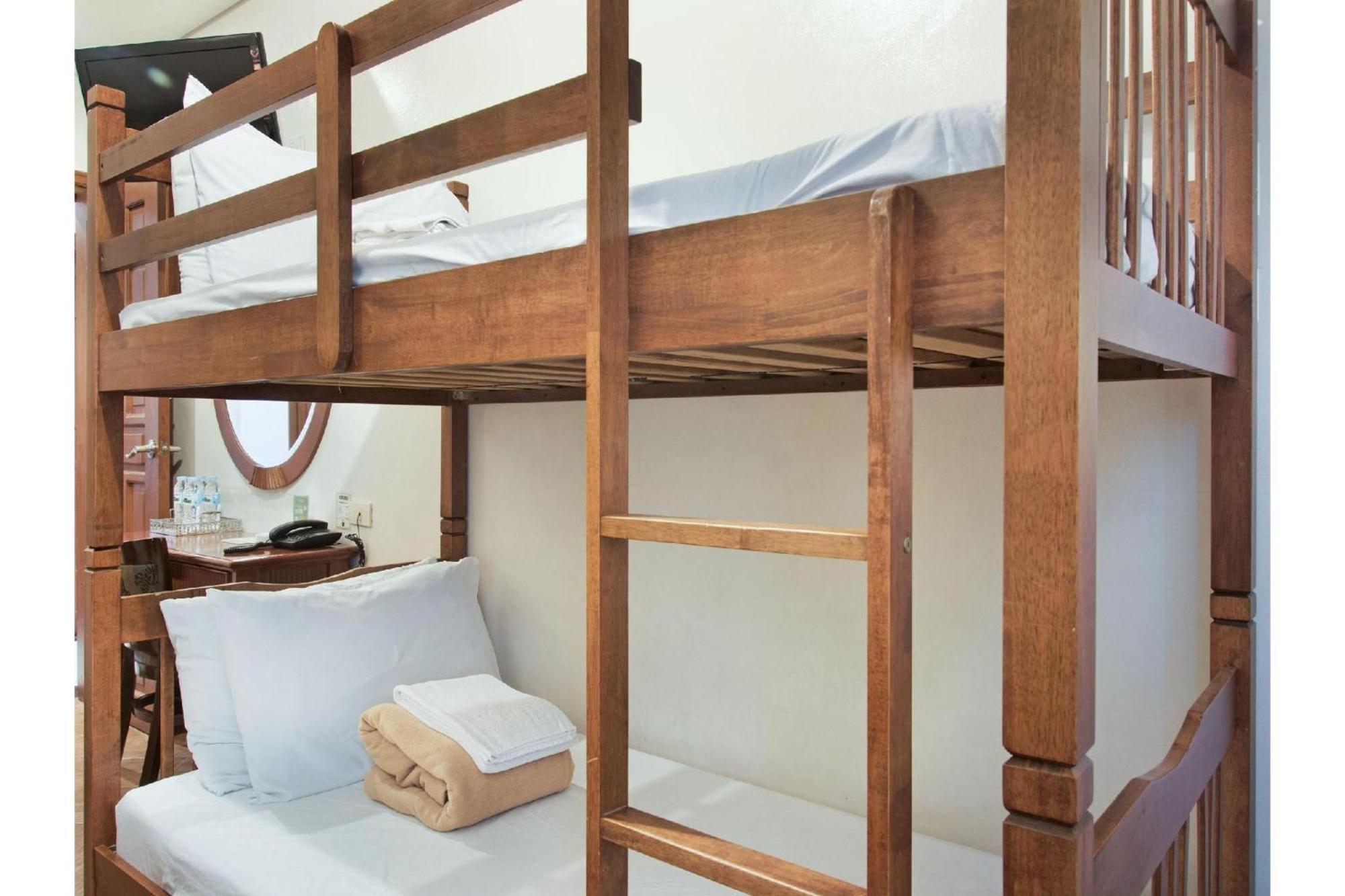Townhouse Oak Metro Manila Near Osmena Highway Pnr Pasay Formerly Avitel Hotel 마카티 외부 사진