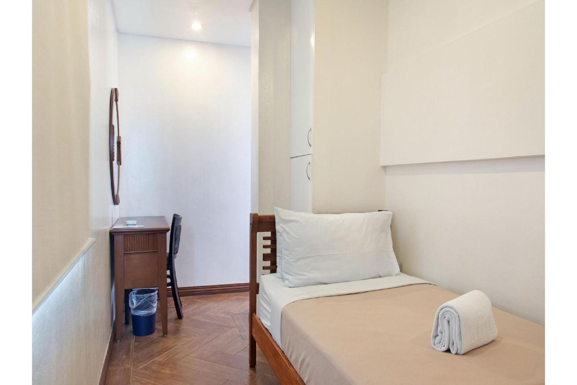 Townhouse Oak Metro Manila Near Osmena Highway Pnr Pasay Formerly Avitel Hotel 마카티 외부 사진