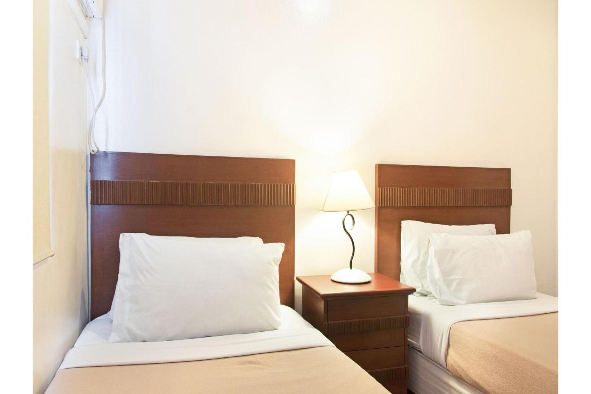 Townhouse Oak Avitel Hotel Near Osmena Highway, Pnr Pasay Station, Metro Manila 마카티 외부 사진